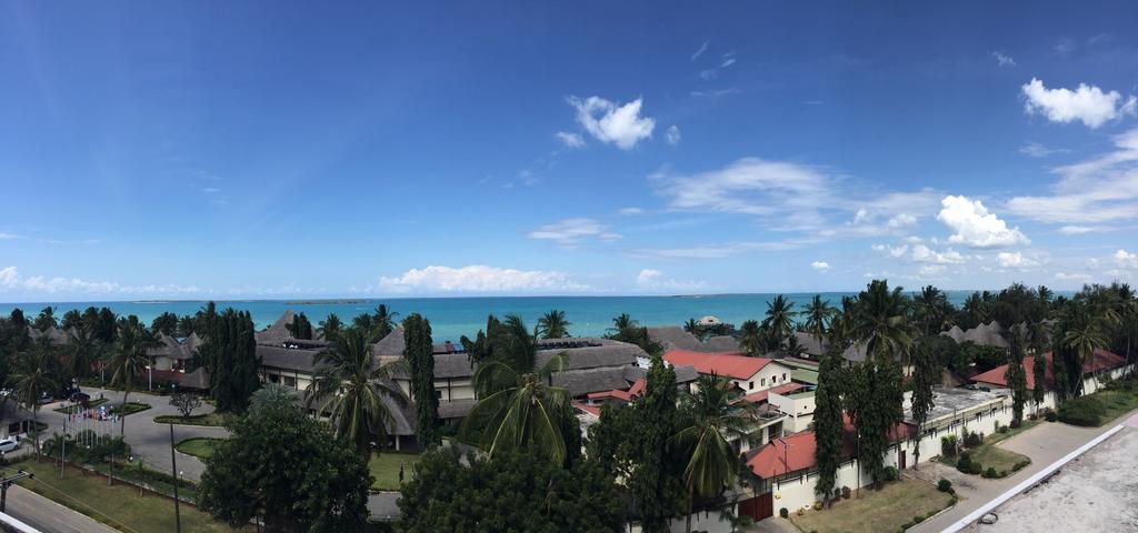 Seascape Hotel Dar es Salaam Bagian luar foto