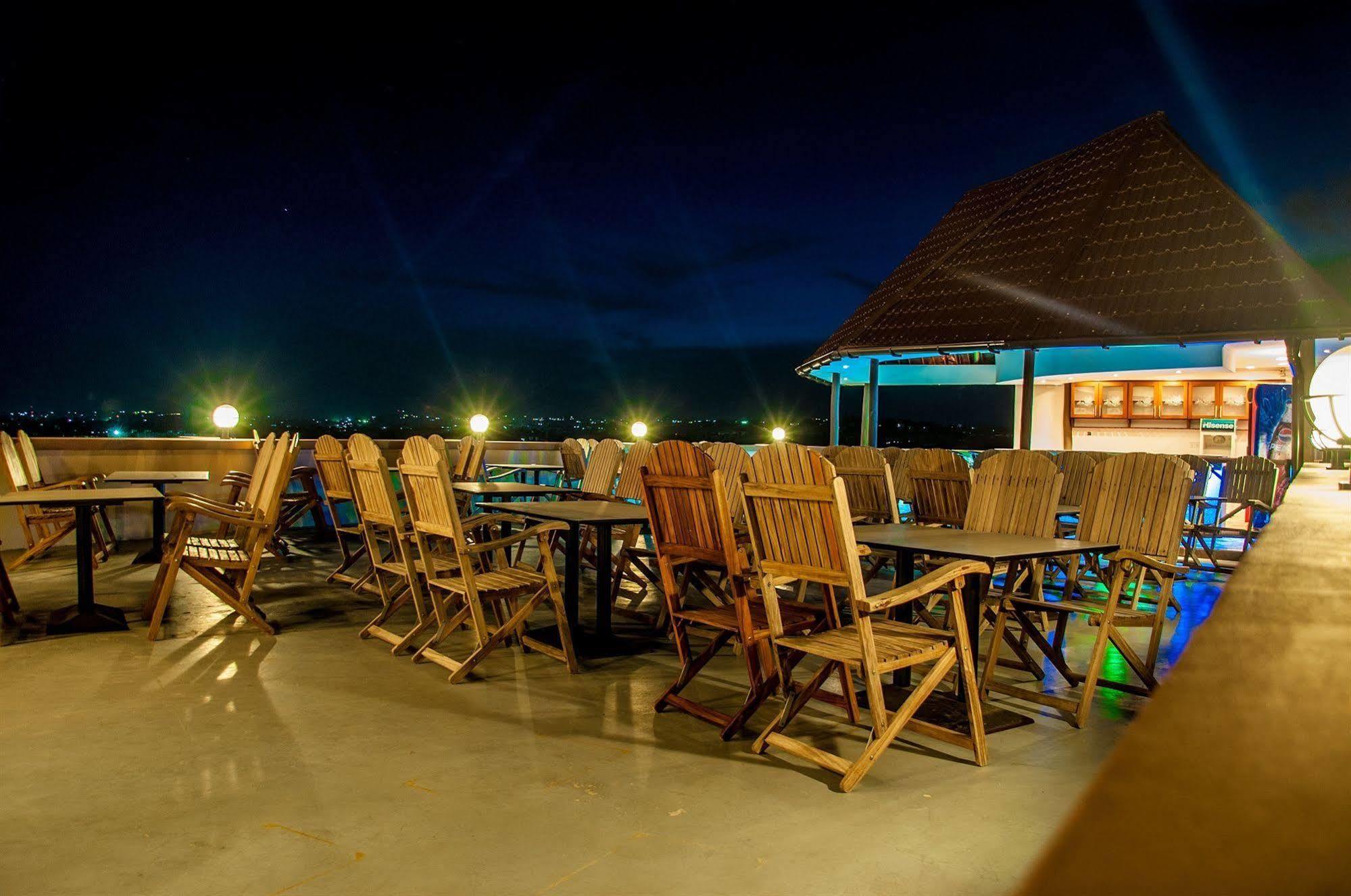 Seascape Hotel Dar es Salaam Bagian luar foto